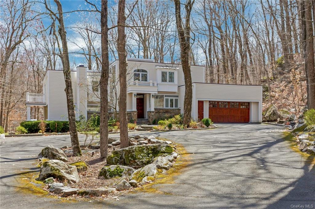 106 Westchester Avenue, Pound Ridge, New York - 4 Bedrooms  
4 Bathrooms  
8 Rooms - 