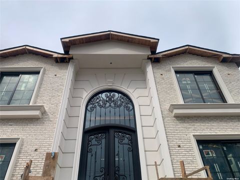 259-03 81st Avenue Glen Oaks NY 11004