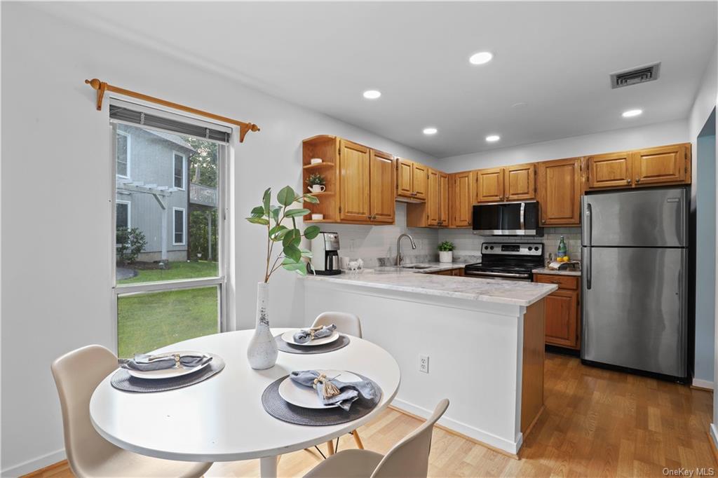 Photo 3 of 24 of 9 Woods Brooke Lane 4 condo