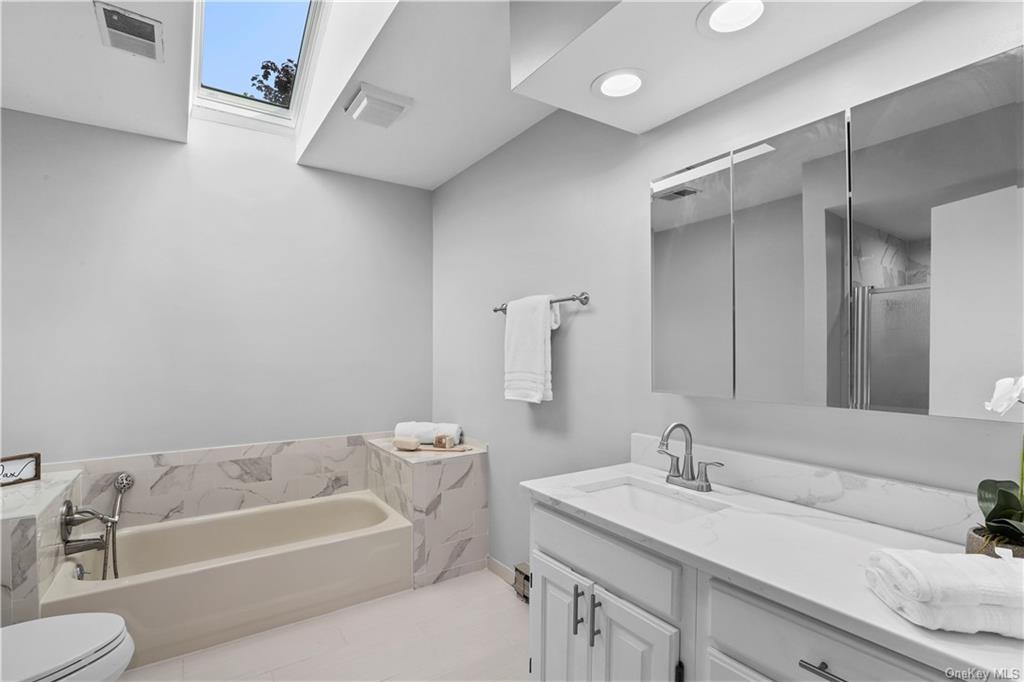 Photo 13 of 24 of 9 Woods Brooke Lane 4 condo