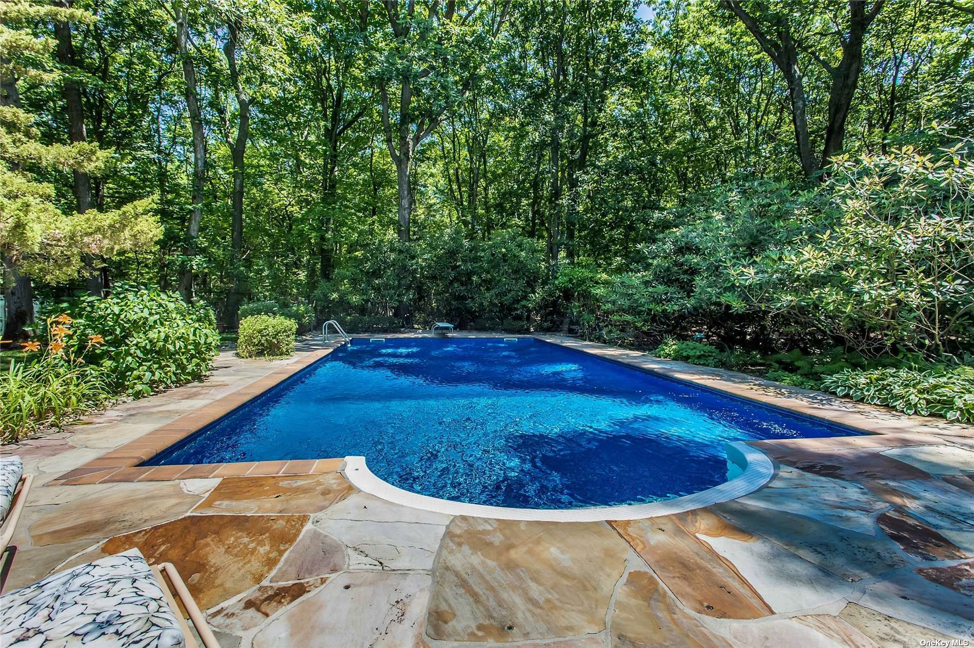 Property for Sale at 6 Cliffside Drive, Belle Terre, Hamptons, NY - Bedrooms: 6 
Bathrooms: 5  - $1,388,000