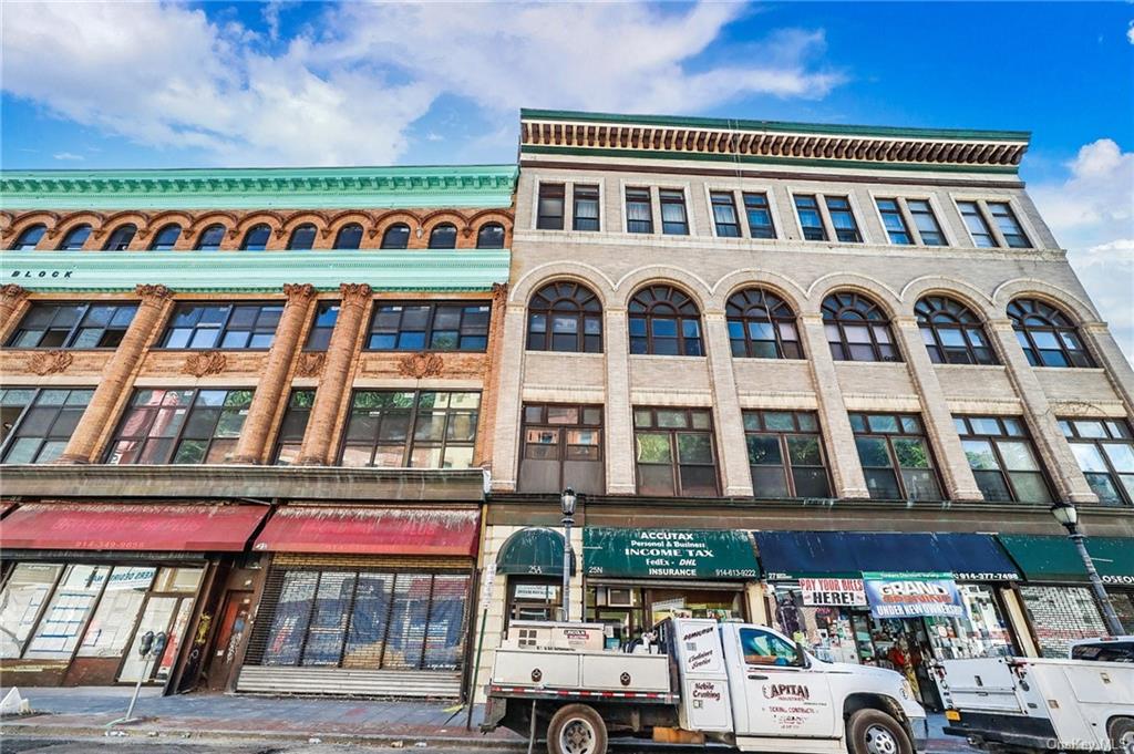 25 N Broadway 6, Yonkers, New York - 1 Bedrooms  
1 Bathrooms  
3 Rooms - 