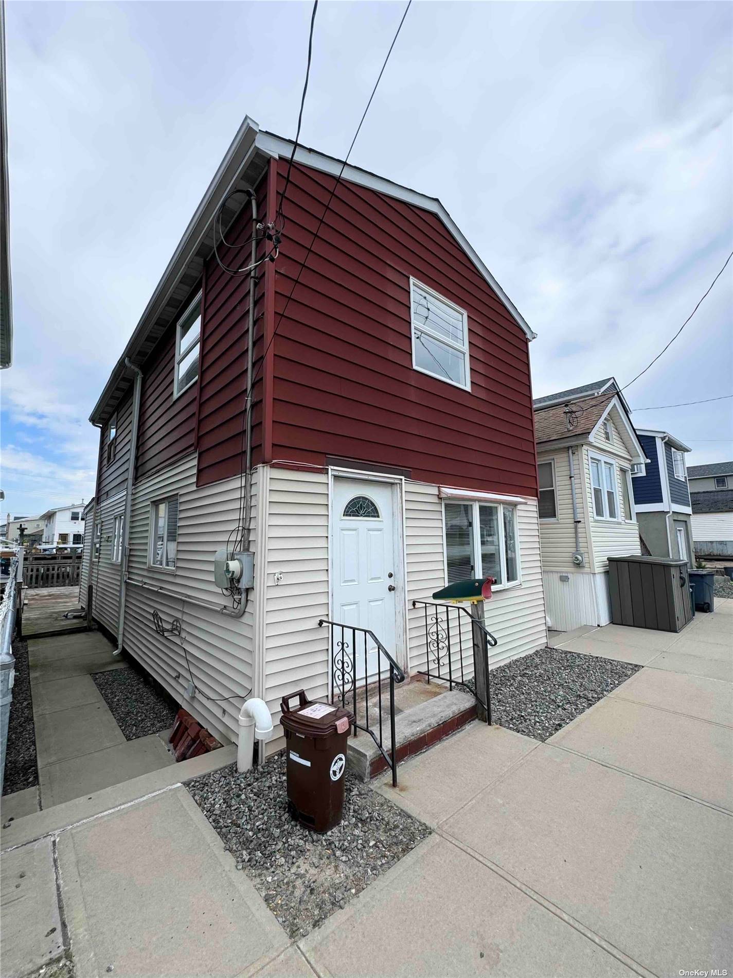 51 W 13th Road, Broad Channel, Queens, NY - 2 Bedrooms  
2 Bathrooms  
4 Rooms - 