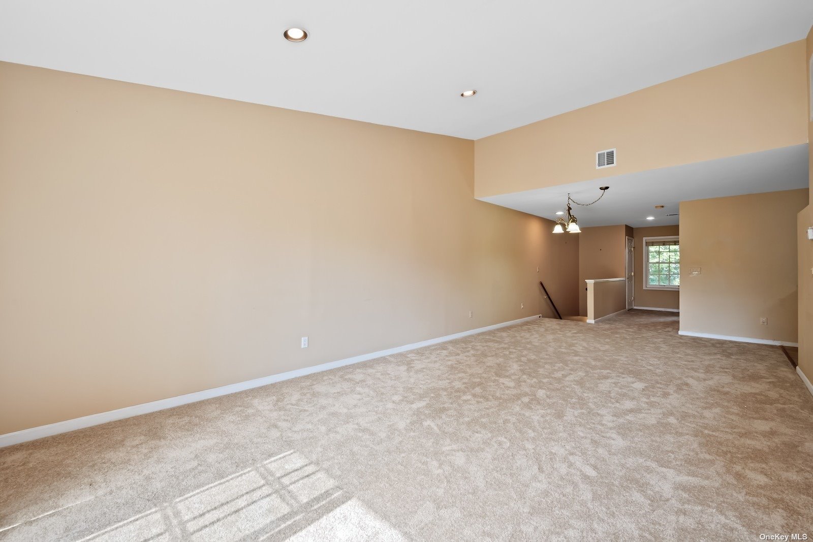 816 Portofino Place #816, Melville, New York image 4