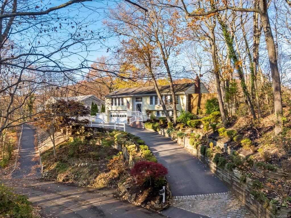 3 Glen Way, Cold Spring Harbor, New York image 1