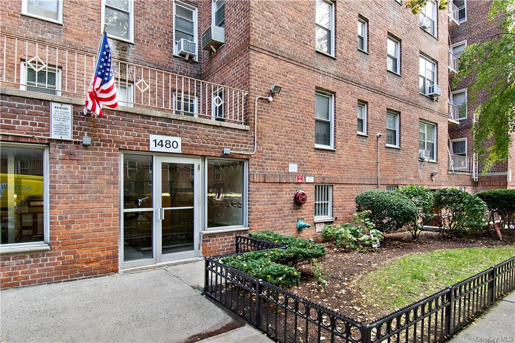 Property for Sale at 1480 Thieriot Avenue 1F, Bronx, New York - Bedrooms: 1 
Bathrooms: 1 
Rooms: 3  - $139,999