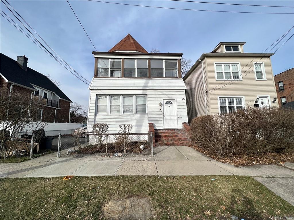 S Devoe Avenue 2, Yonkers, New York - 3 Bedrooms  
1 Bathrooms - 