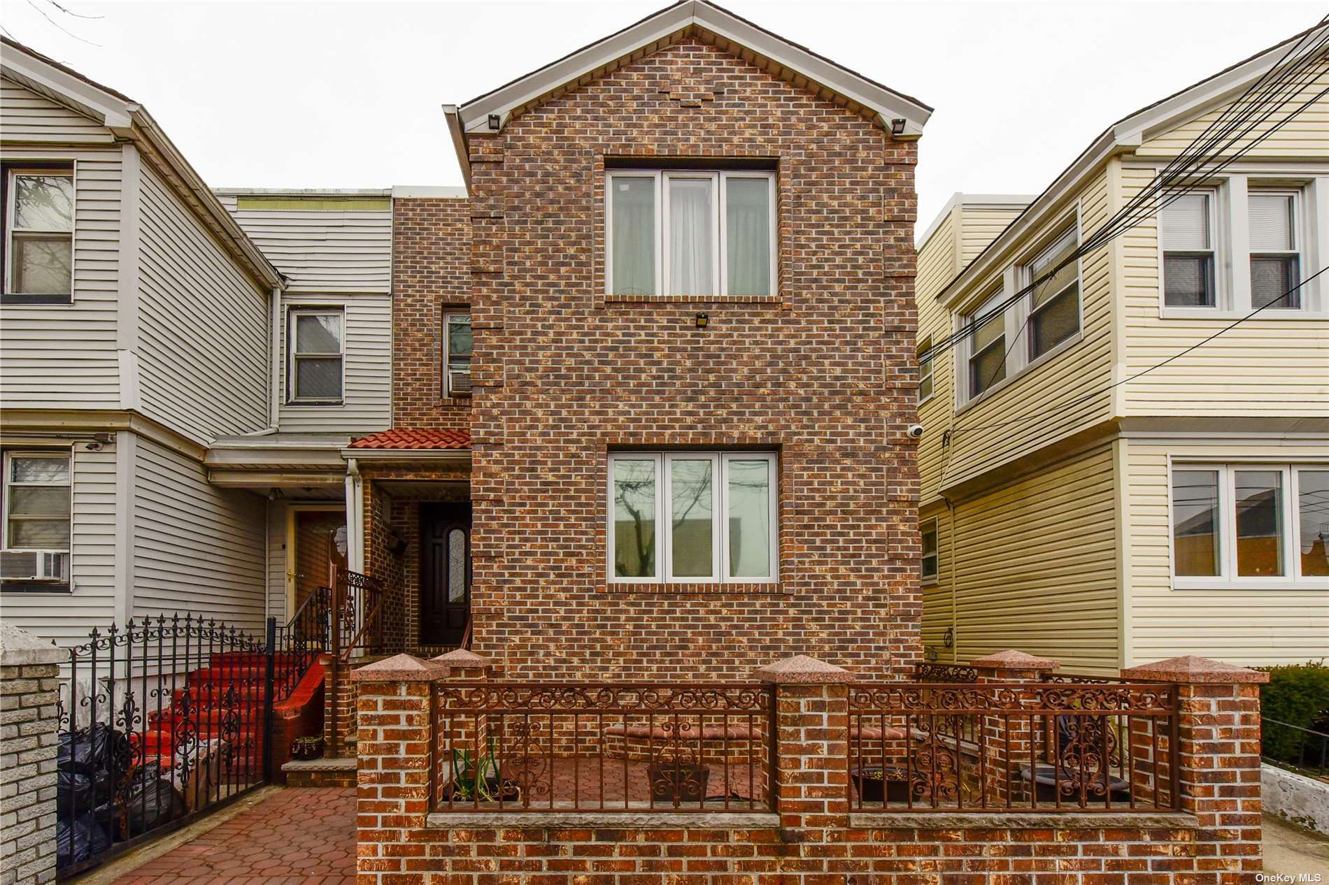 10903 107th Street, Ozone Park, Queens, NY - 6 Bedrooms  
2 Bathrooms  
13 Rooms - 