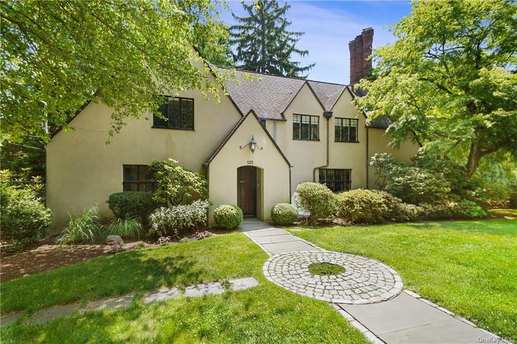 Property for Sale at 125 Park Avenue, Bronxville, New York - Bedrooms: 3 
Bathrooms: 4 
Rooms: 11  - $1,825,000