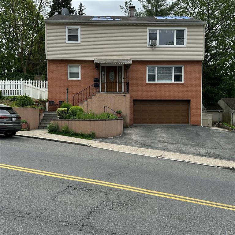 Rental Property at 126 Fisher Avenue 2, Eastchester, New York - Bedrooms: 3 
Bathrooms: 1 
Rooms: 6  - $3,750 MO.