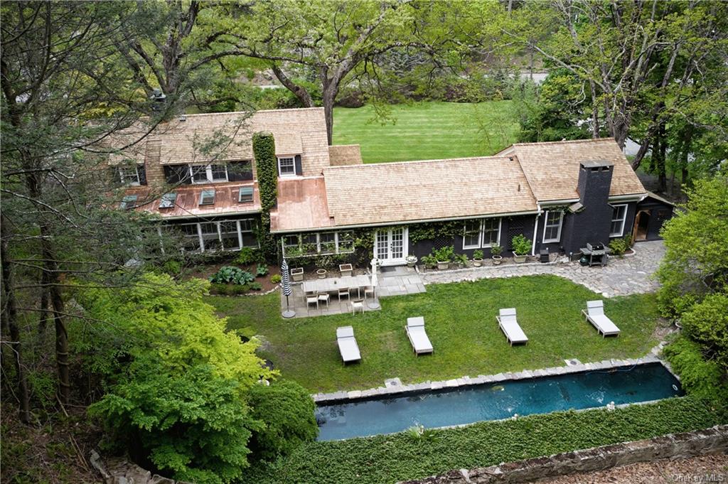 Property for Sale at 107 E Lake Road, Tuxedo Park, New York - Bedrooms: 5 
Bathrooms: 3 
Rooms: 12  - $2,250,000
