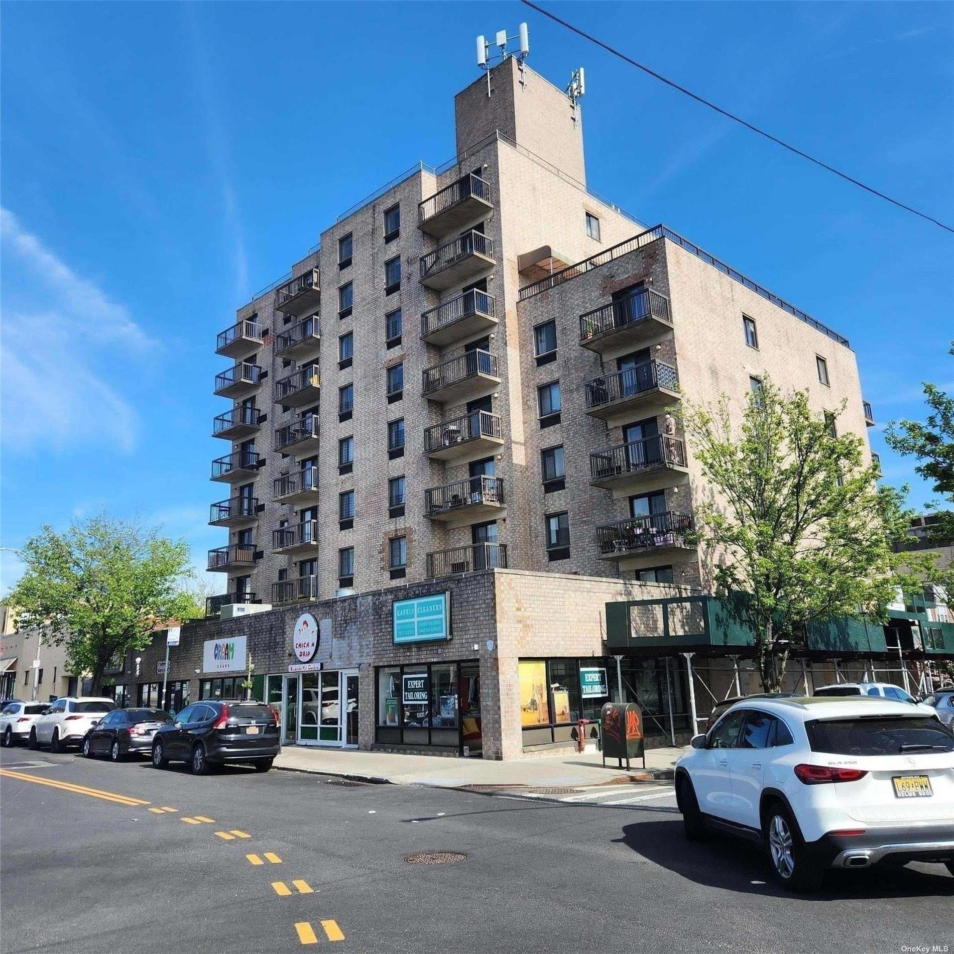 213-02 42nd Avenue #6G, Bayside, New York image 1