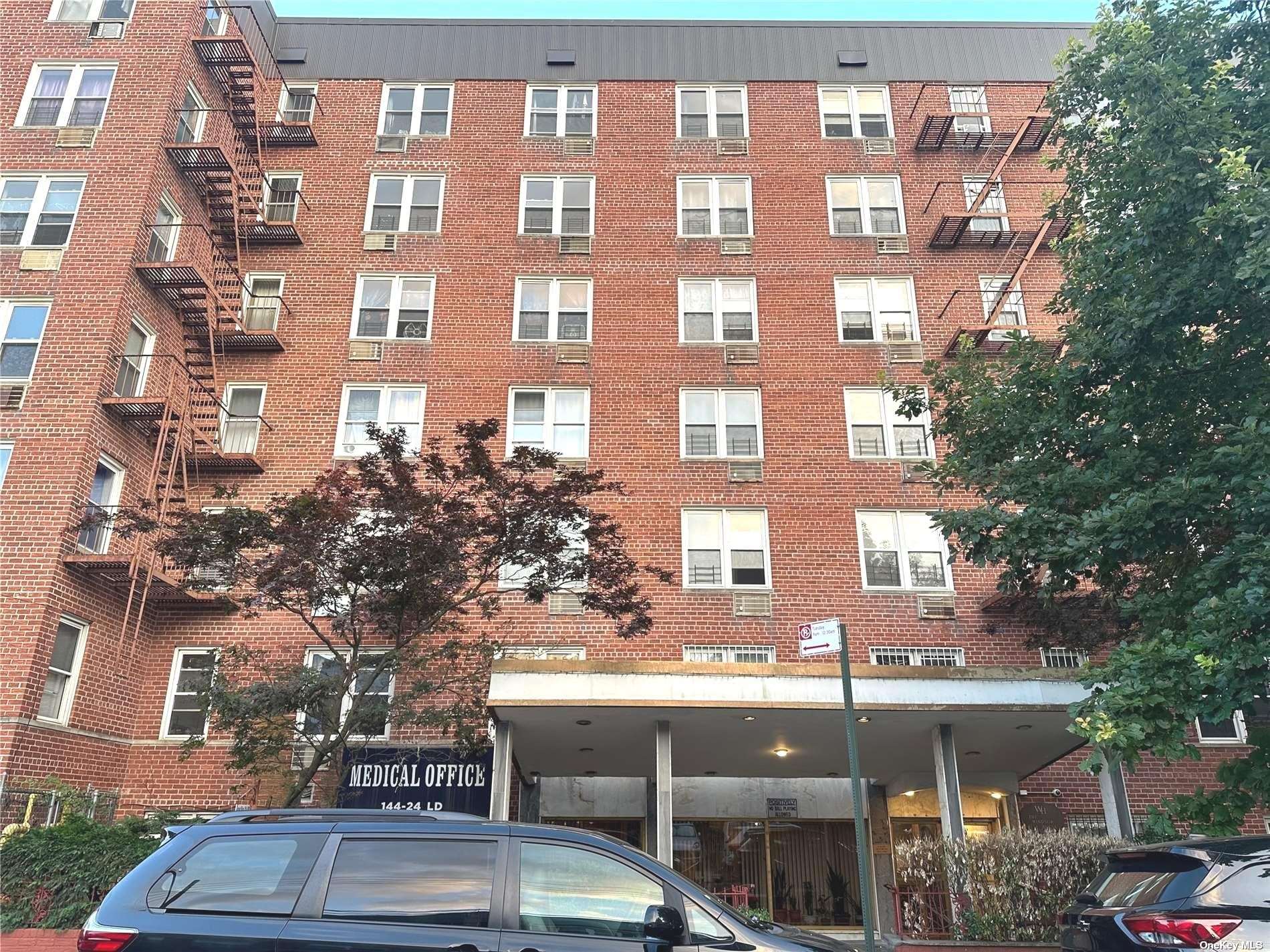 14424 37th Ave Ave 5M, Flushing, Queens, NY - 2 Bedrooms  
2 Bathrooms  
5 Rooms - 