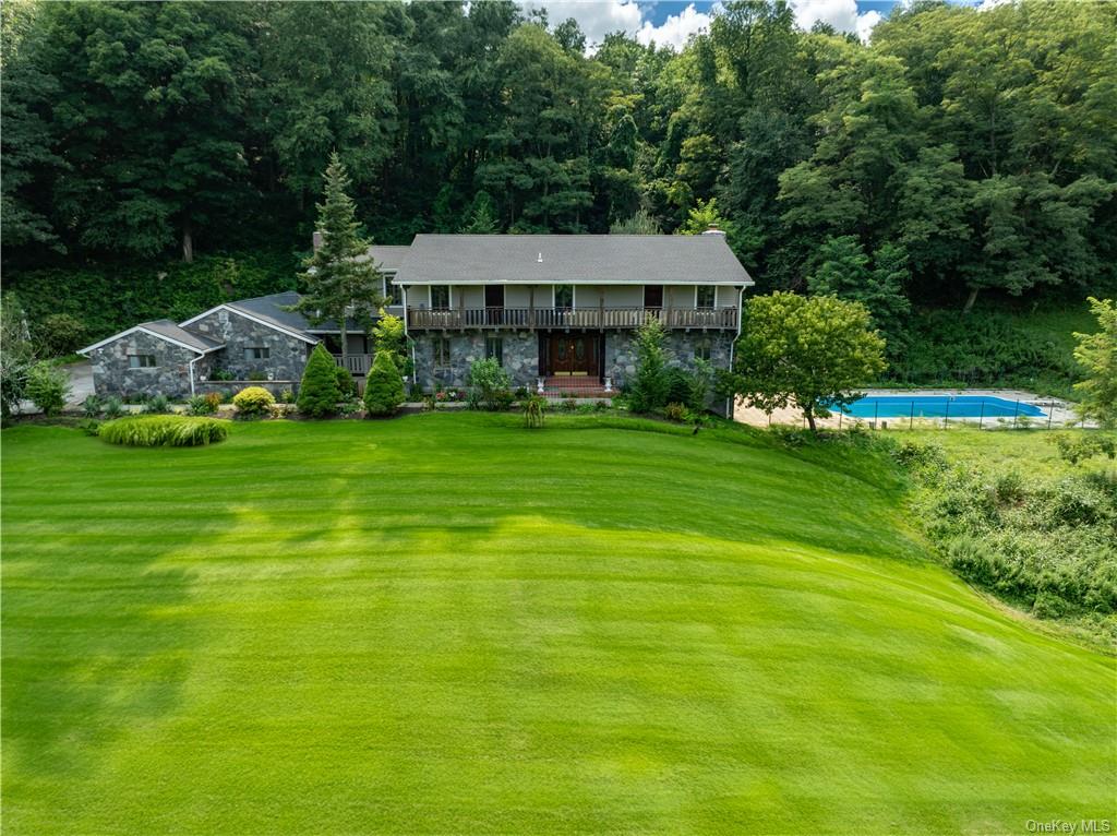 6 Wild Turkey Run, Garrison, New York - 6 Bedrooms  
4 Bathrooms  
19 Rooms - 