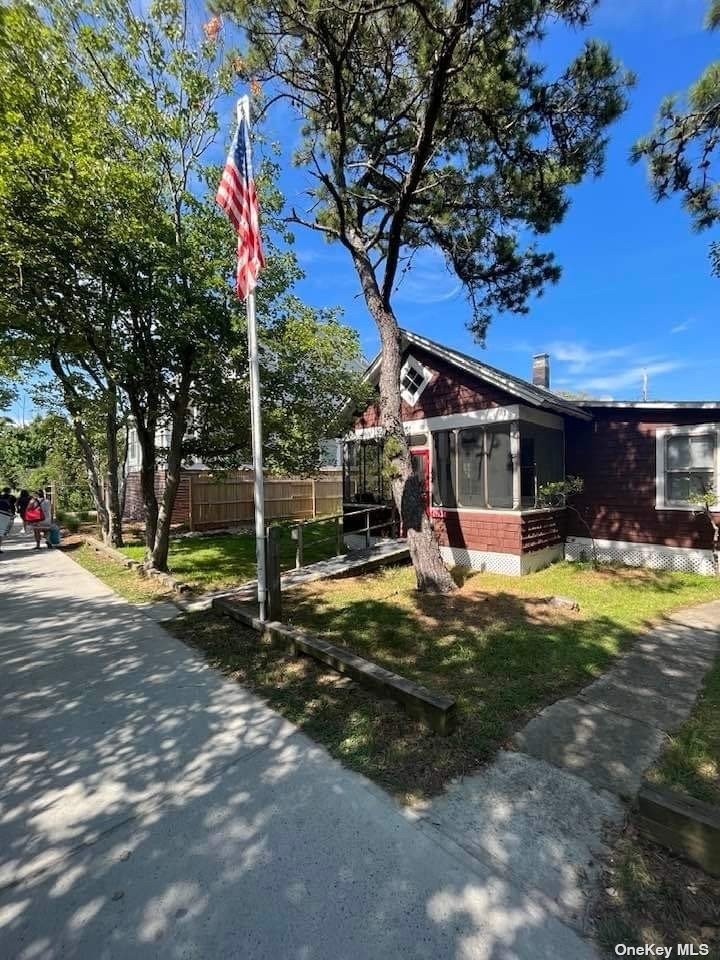 Rental Property at Cottage Walk, Ocean Beach, Hamptons, NY - Bedrooms: 3 
Bathrooms: 1  - $4,700 MO.