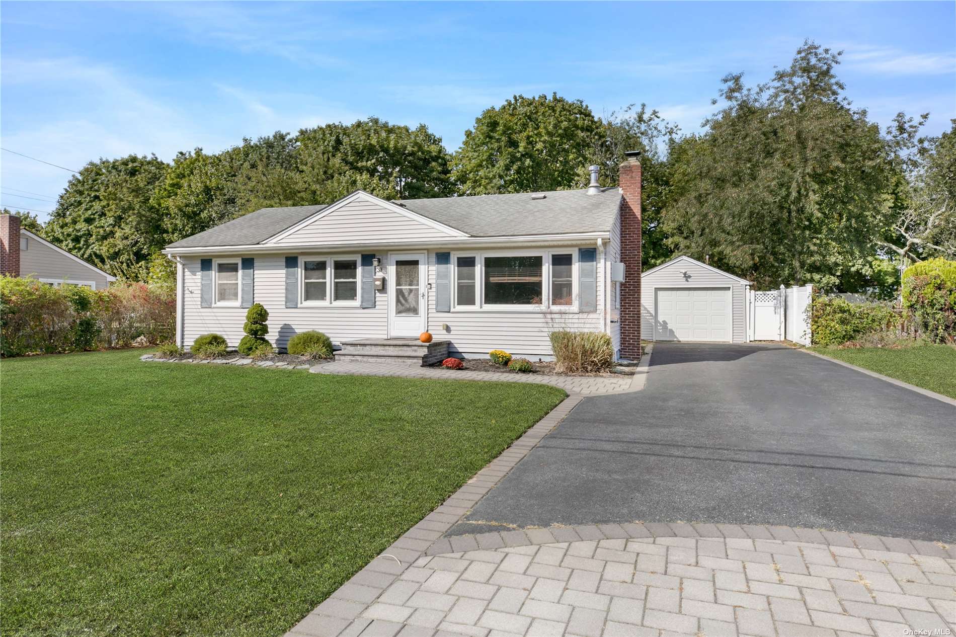 33 Herbert Circle, Patchogue, New York image 1