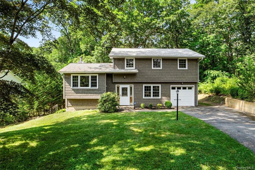 47 Winthrop Drive, Cortlandt Manor, New York - 4 Bedrooms  
2 Bathrooms  
8 Rooms - 