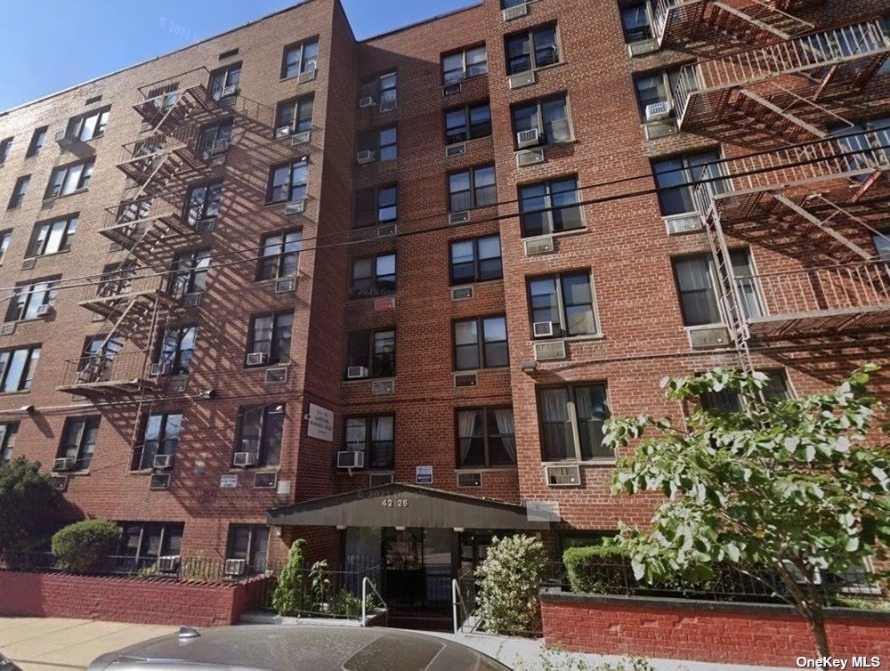 4226 81st Street 5H, Elmhurst, Queens, NY - 1 Bedrooms  

3 Rooms - 