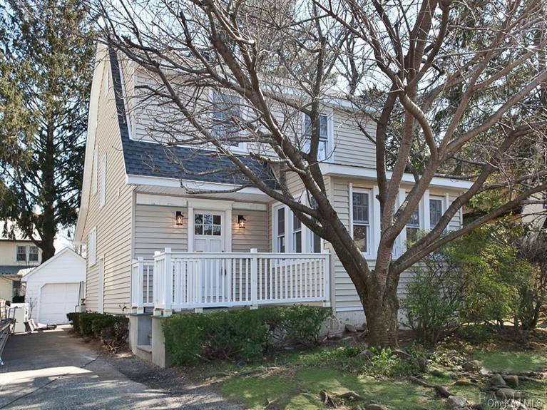 178 Bell Road, Scarsdale, New York - 3 Bedrooms  
2 Bathrooms  
8 Rooms - 