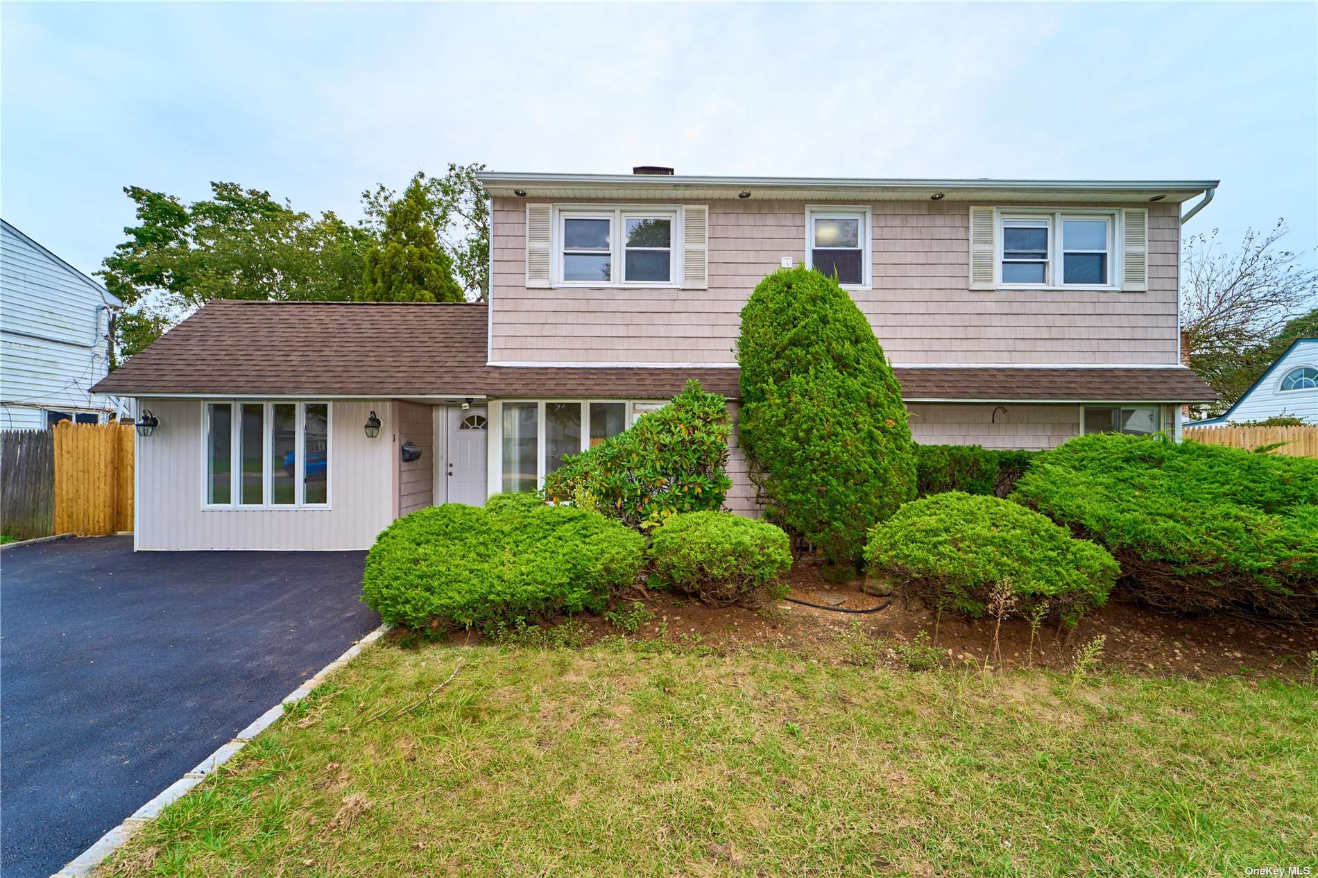 11 Topper Lane, Levittown, New York image 2