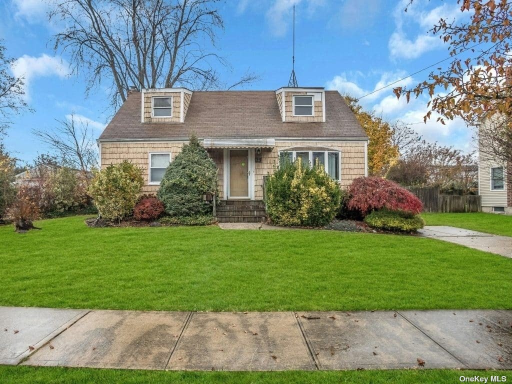 23 Barbara Drive, Farmingdale, New York image 1