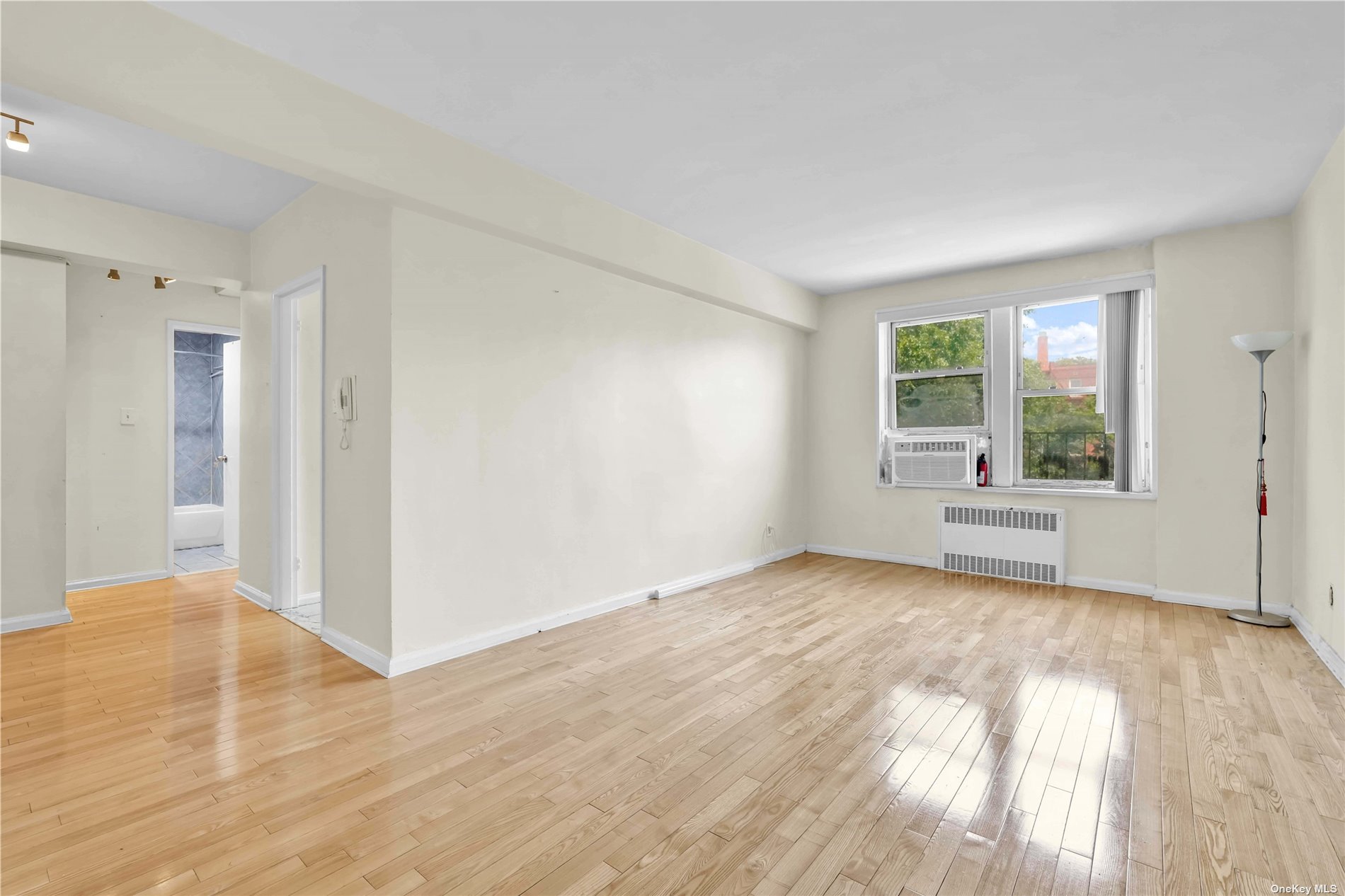 Property for Sale at Union Street 4E, Flushing, Queens, NY - Bedrooms: 2 
Bathrooms: 1 
Rooms: 5  - $328,000