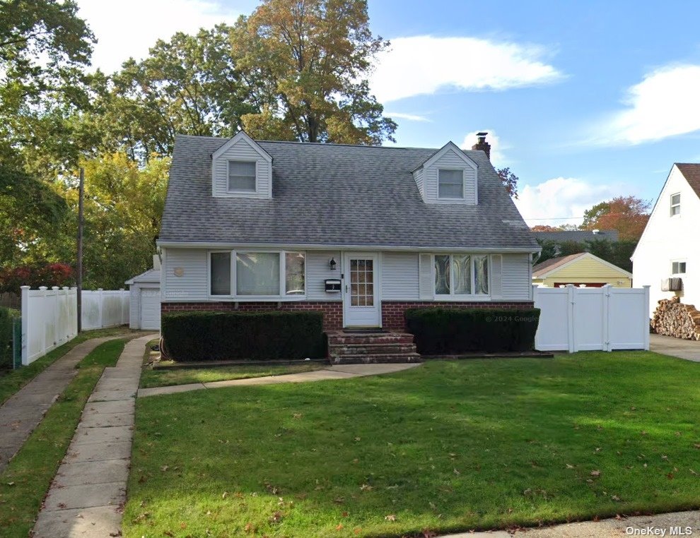 3 Northcote Crescent, Westbury, New York image 1