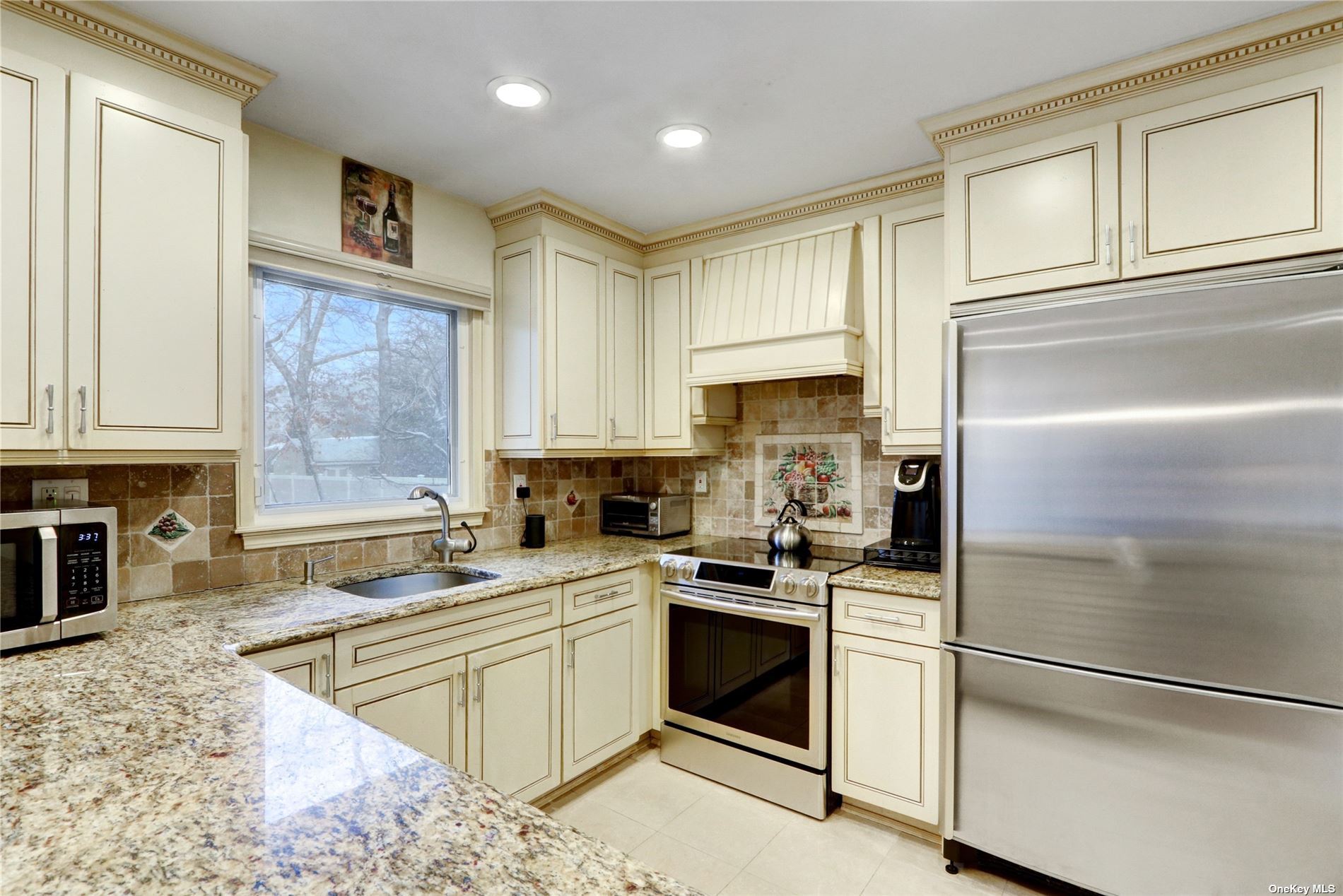 Photo 8 of 26 of 5 Pauchogue Avenue house