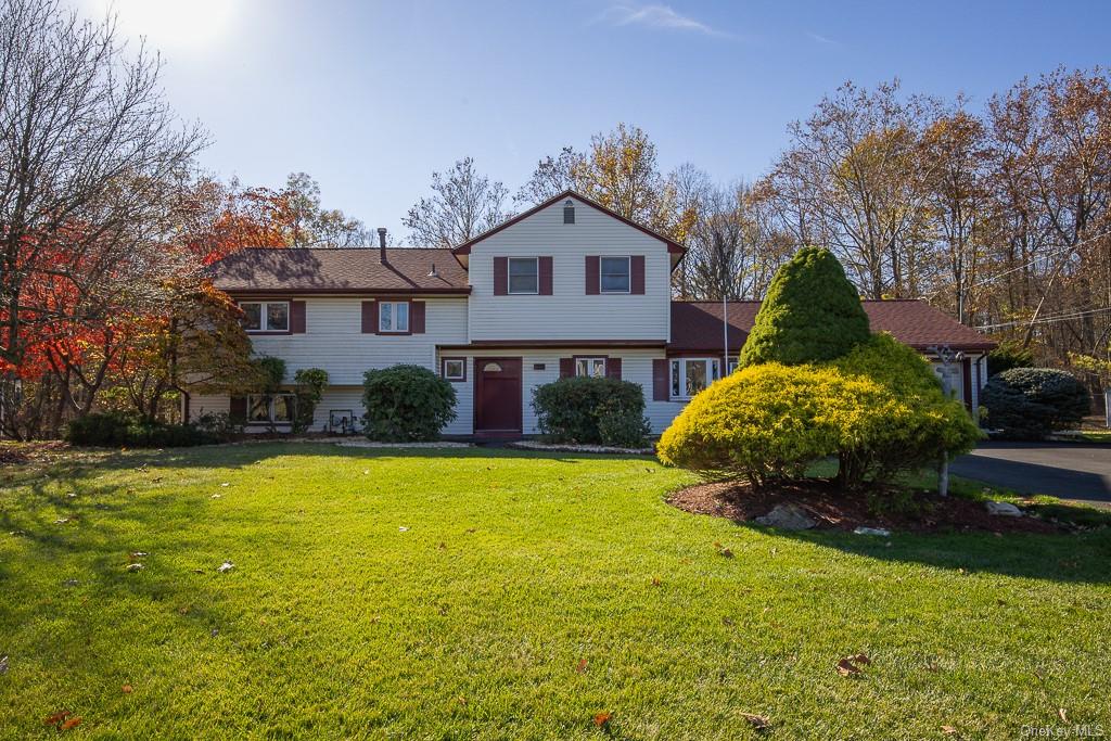 182 Foxwood Road, West Nyack, New York image 1