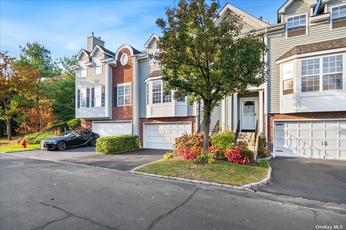 3 Paddington Circle #-, Smithtown, New York image 2