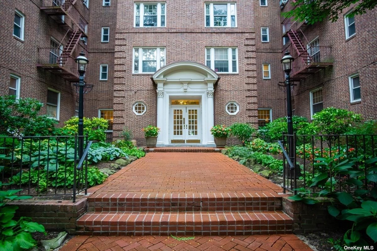 117-01 Park Lane Ln #C6L, Kew Gardens, New York image 2