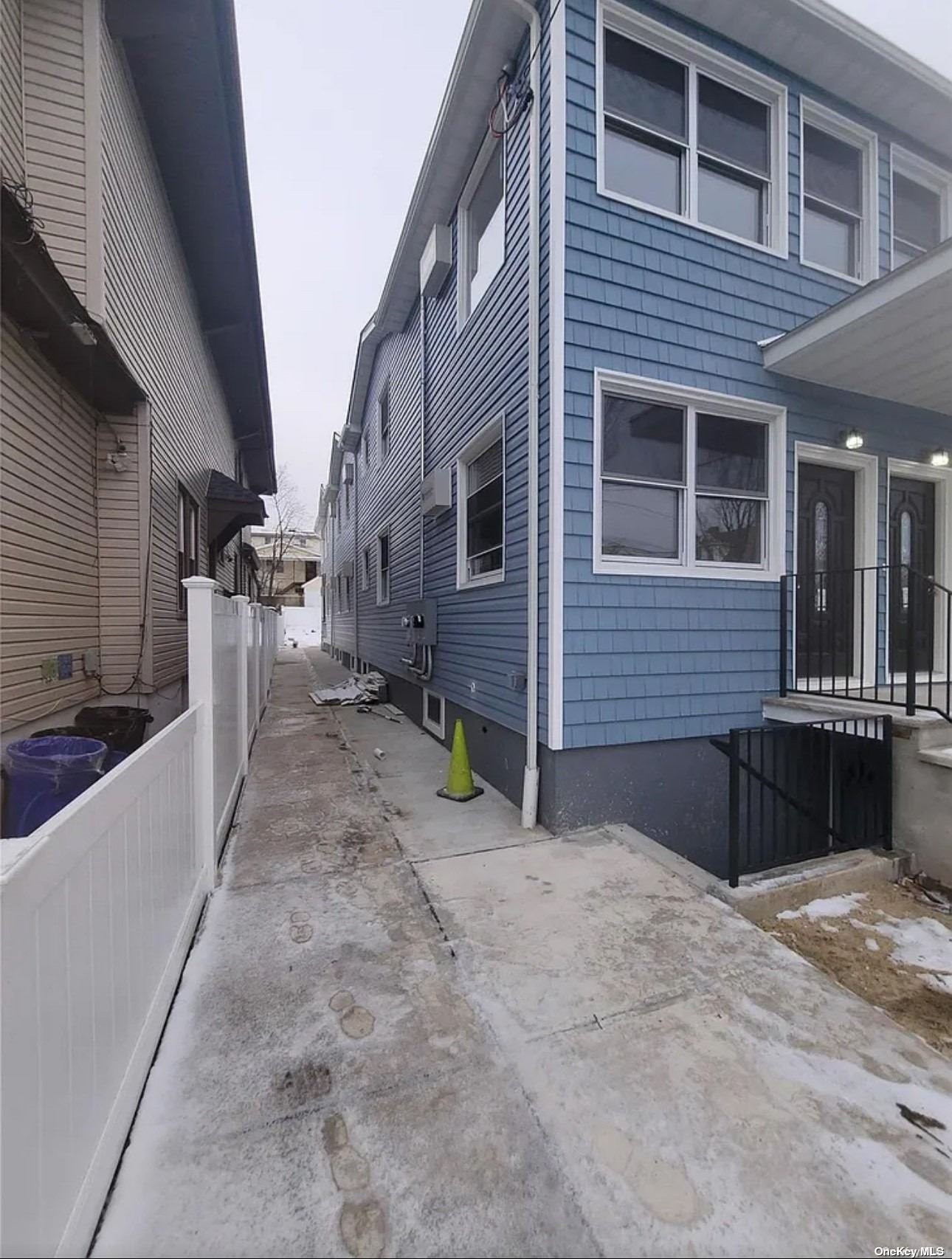 1325 Gipson, Far Rockaway, Queens, NY - 3 Bedrooms  
2 Bathrooms  
7 Rooms - 