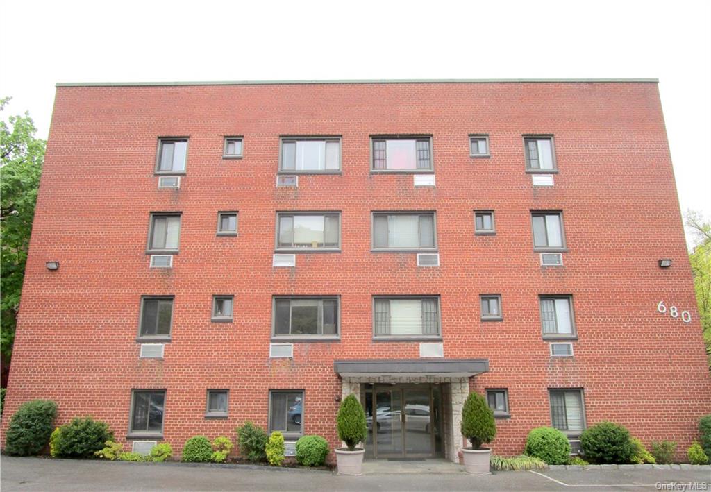 Rental Property at 680 N Terrace Avenue 2F, Mount Vernon, New York - Bedrooms: 1 
Bathrooms: 2 
Rooms: 3  - $1,961 MO.