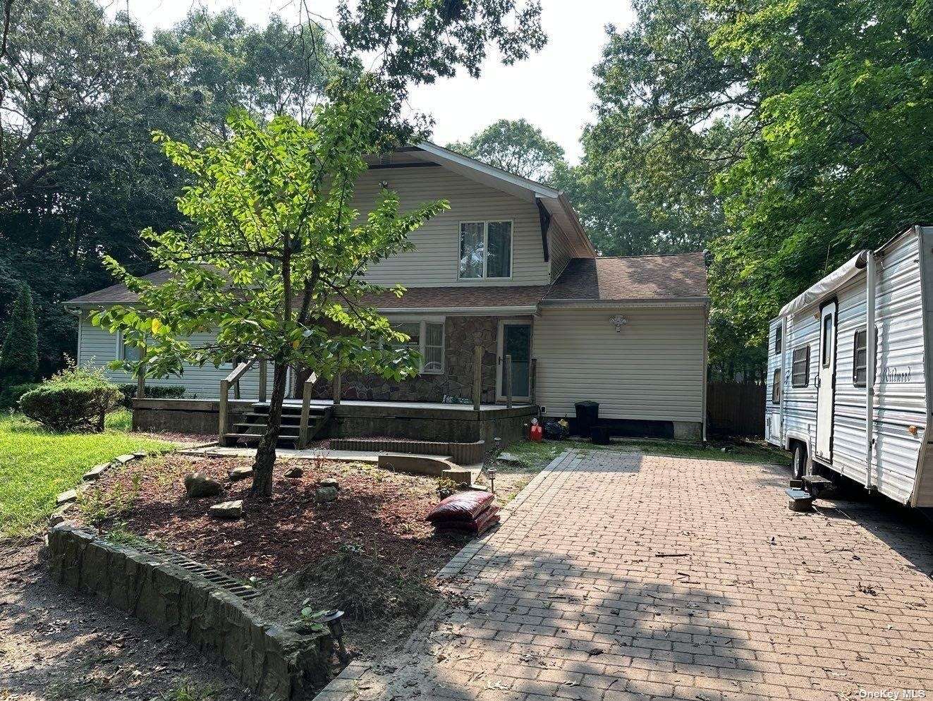 View Ronkonkoma, NY 11779 house