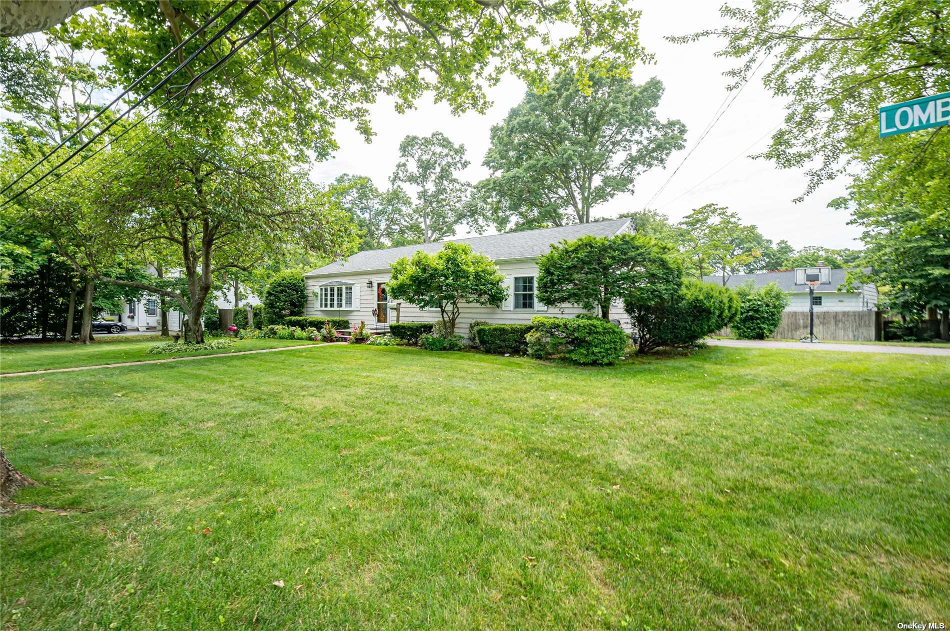 553 Lombardy Boulevard, Brightwaters, New York image 1