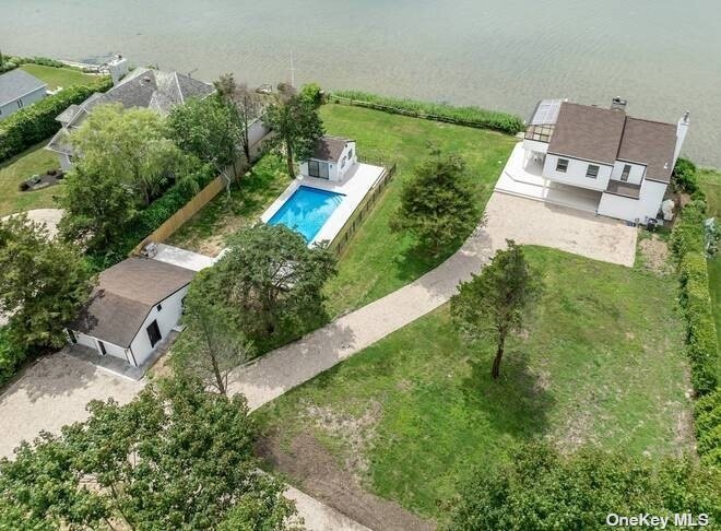 11 Tiana Circle, Hampton Bays, New York image 2