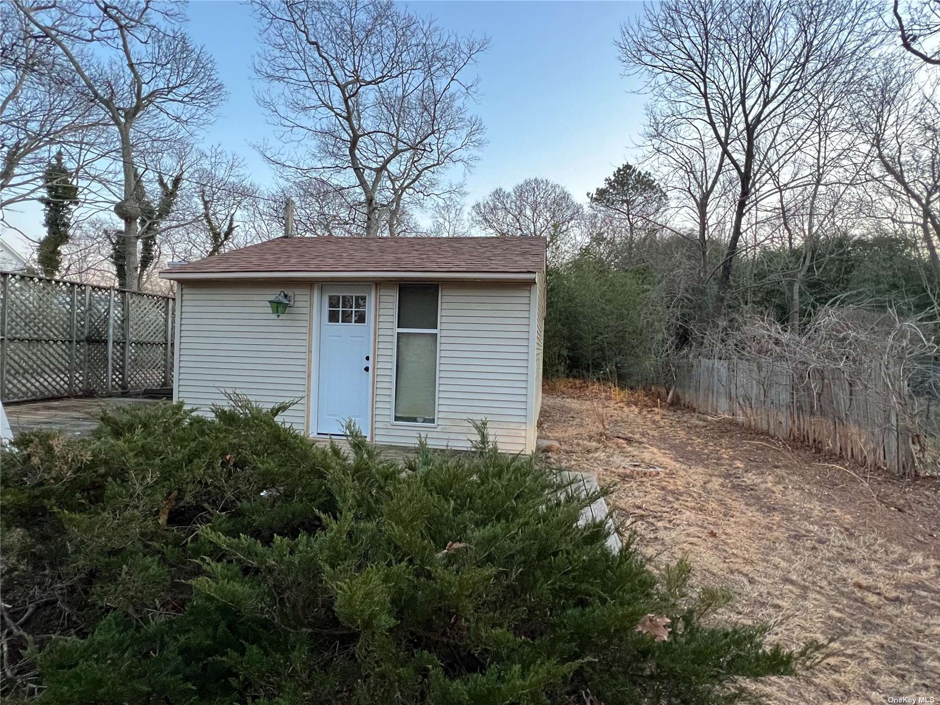 Property for Sale at 114 Bay Ave E Ave, Hampton Bays, Hamptons, NY - Bedrooms: 1 
Bathrooms: 1  - $429,000