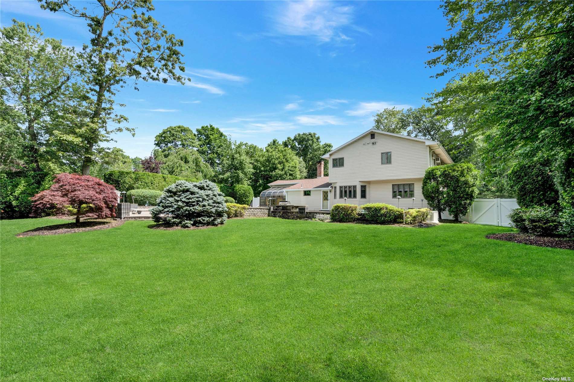 582 Terry Road, Hauppauge, New York image 30