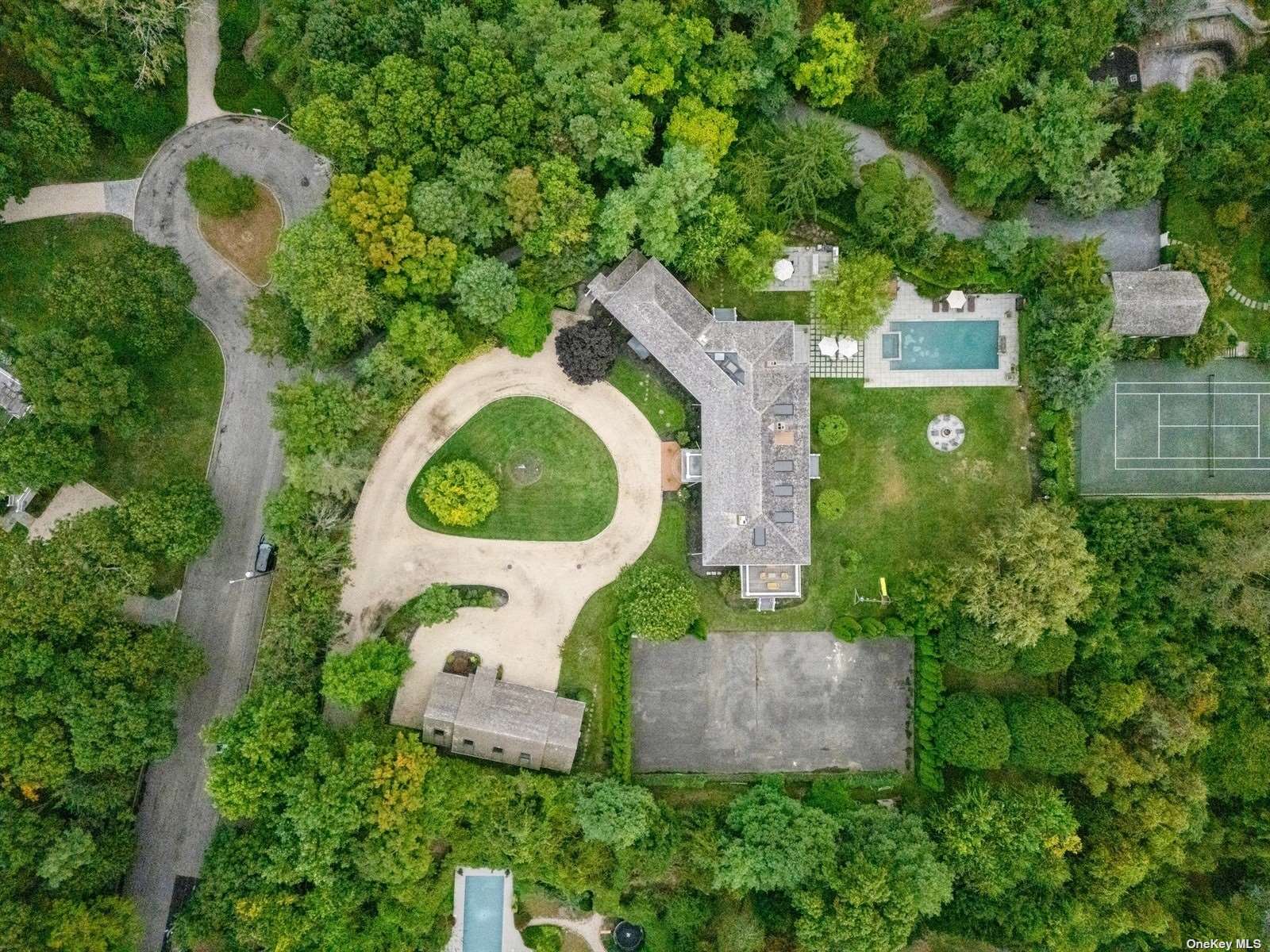 10 Peathole Lane, Bellport Village, New York image 5