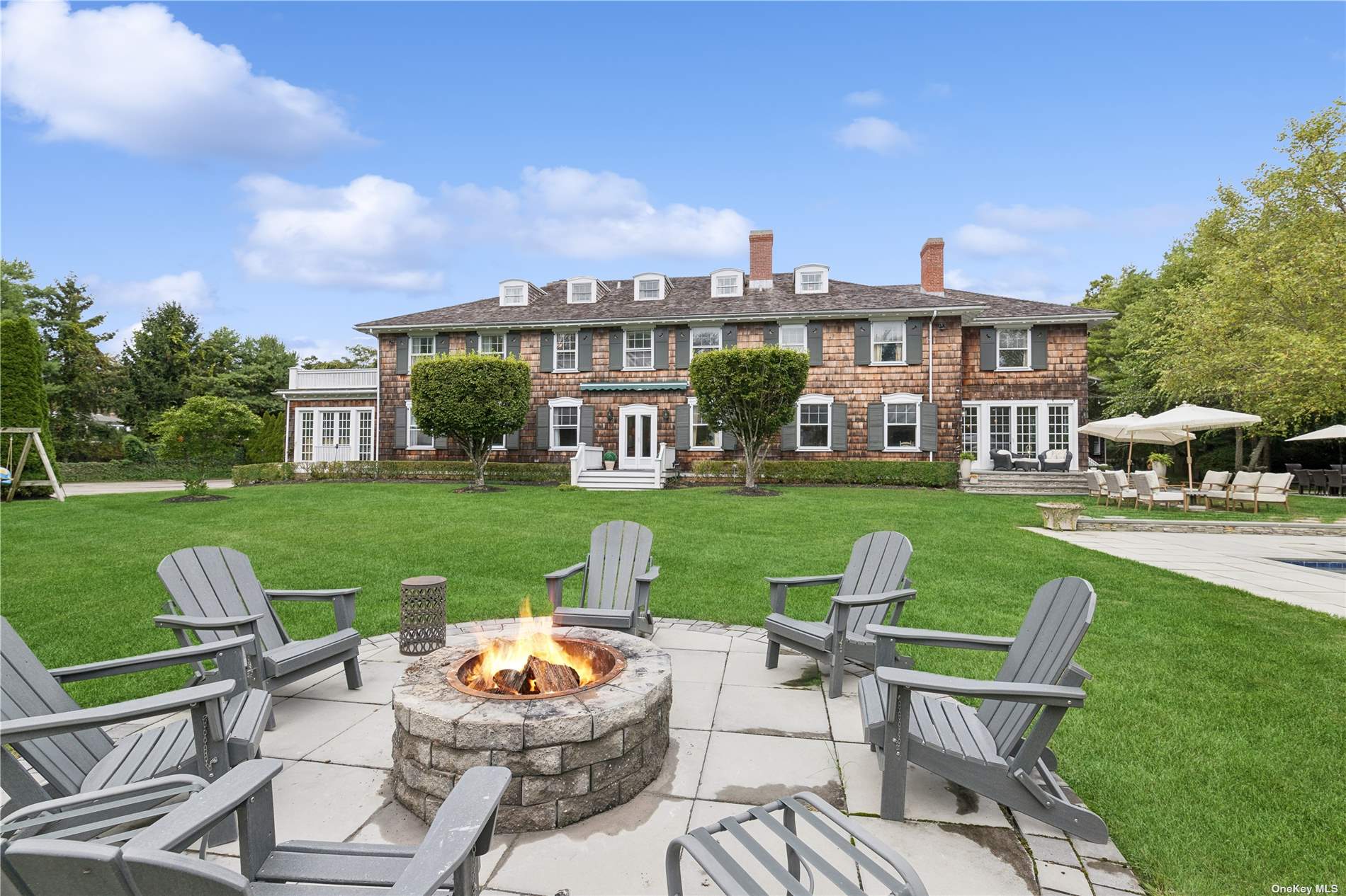 10 Peathole Lane, Bellport Village, New York image 32