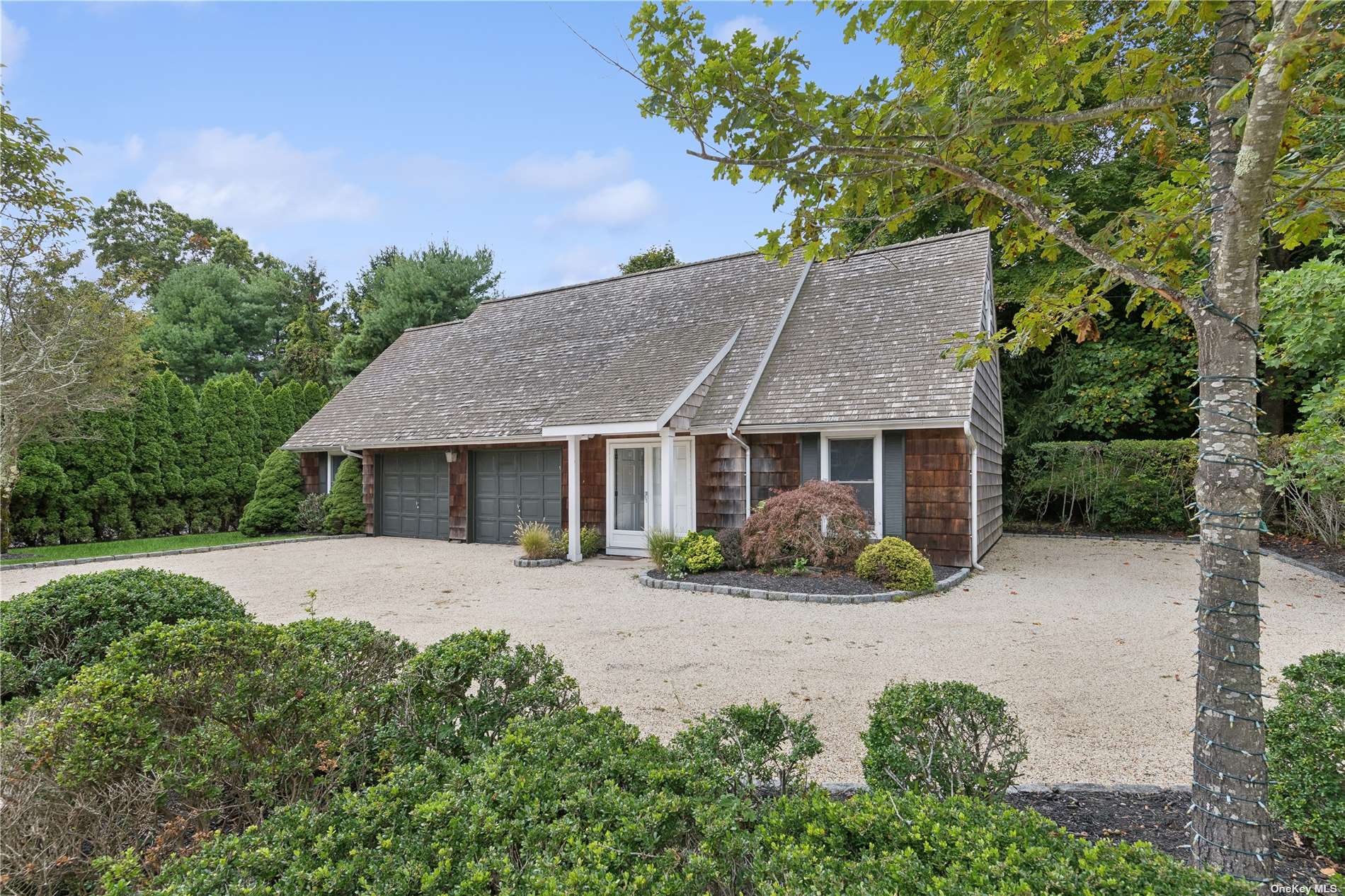 10 Peathole Lane, Bellport Village, New York image 34
