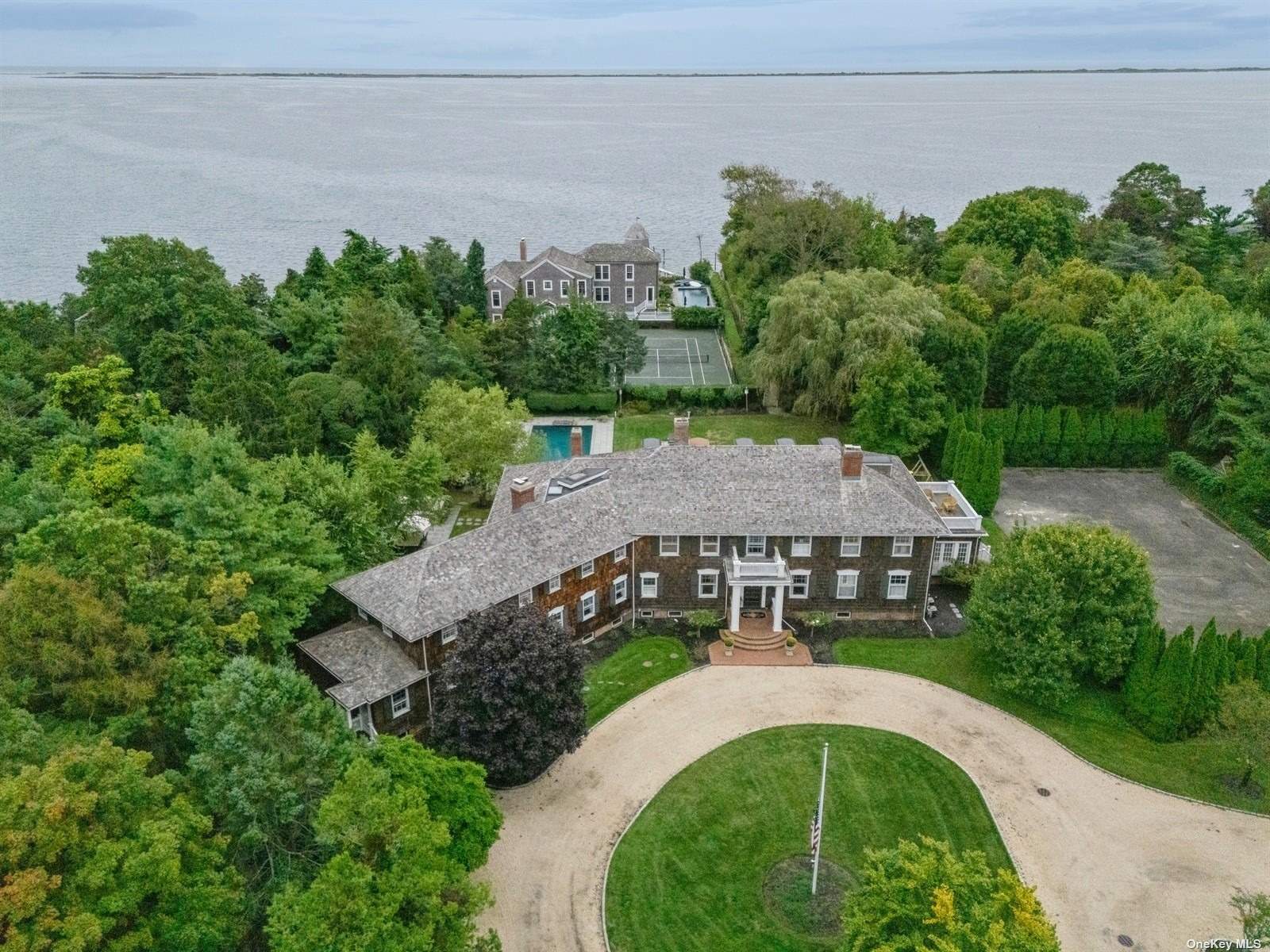 10 Peathole Lane, Bellport Village, New York image 1