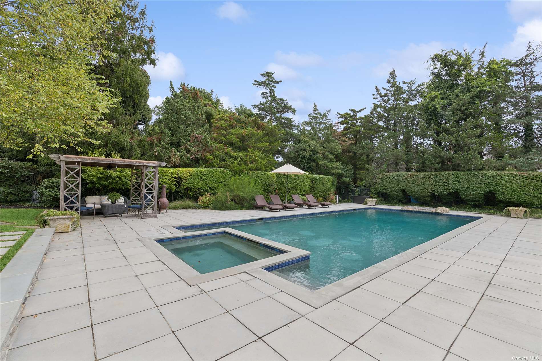 10 Peathole Lane, Bellport Village, New York image 31