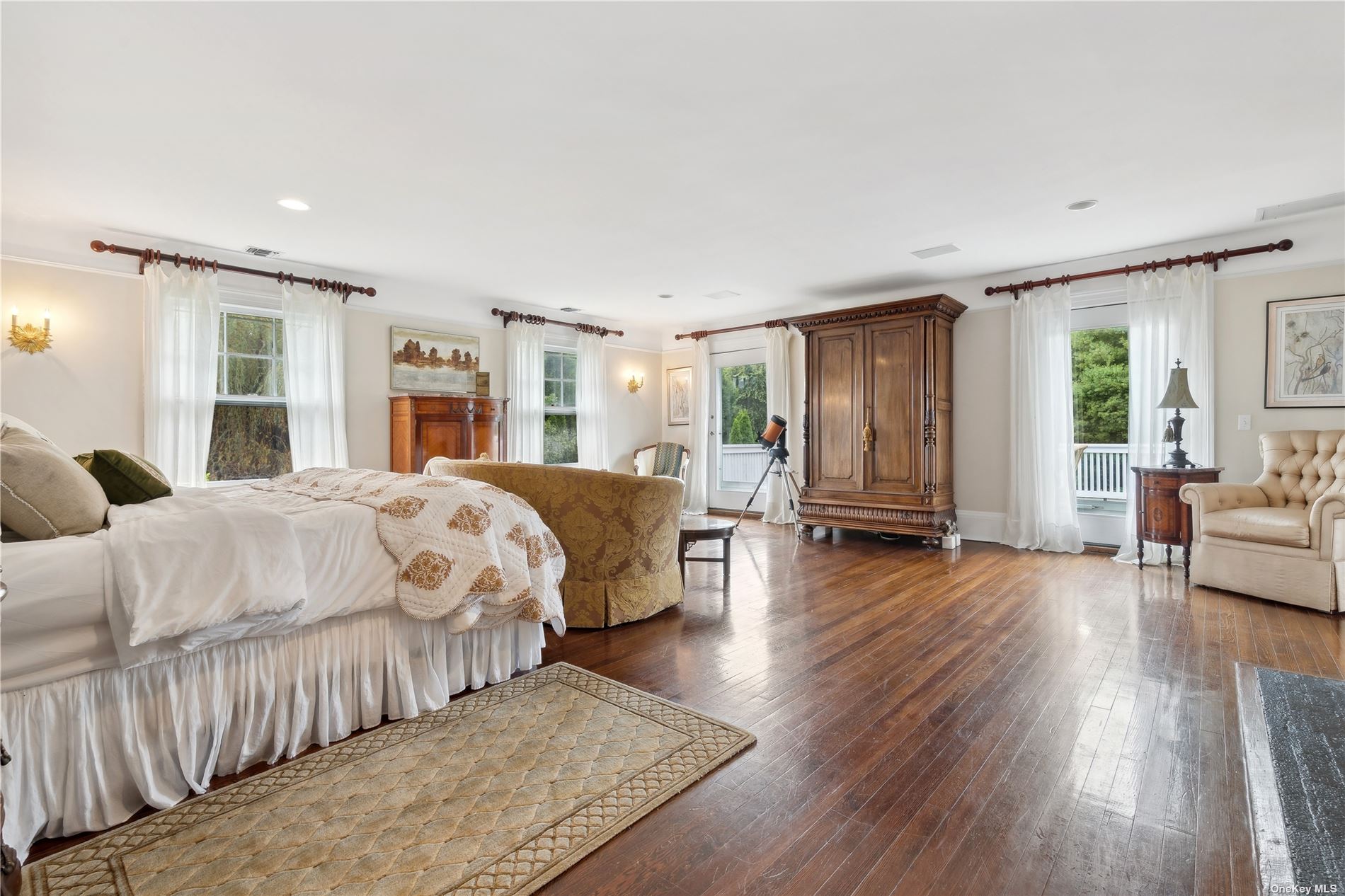 10 Peathole Lane, Bellport Village, New York image 18