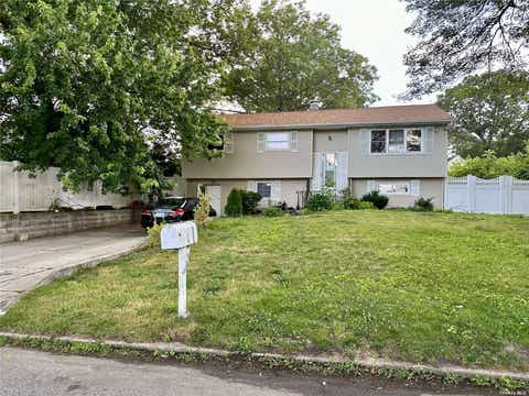 Homes For Sale - 3 Bart Drive<br/> Selden, NY 11784