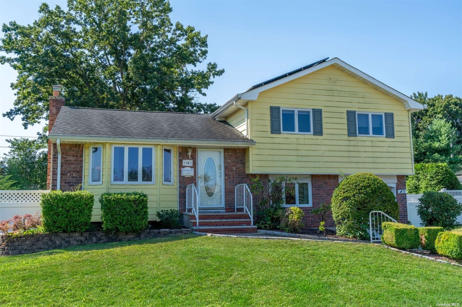 18 Pickwick Drive, Commack, Hamptons, NY - 3 Bedrooms  
2 Bathrooms - 