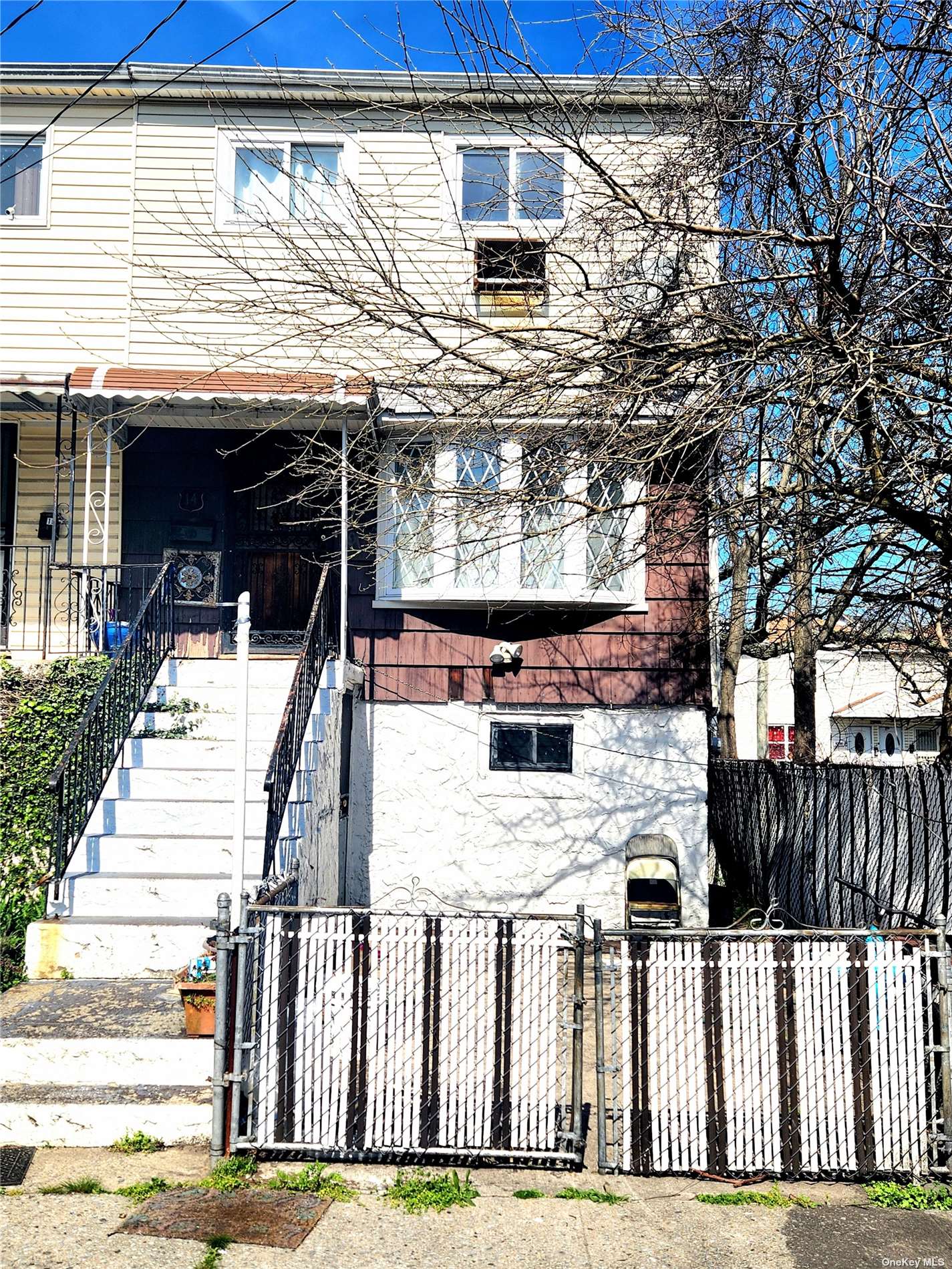 14 Williams Ct Ct, Far Rockaway, Queens, NY - 3 Bedrooms  
2 Bathrooms  
5 Rooms - 