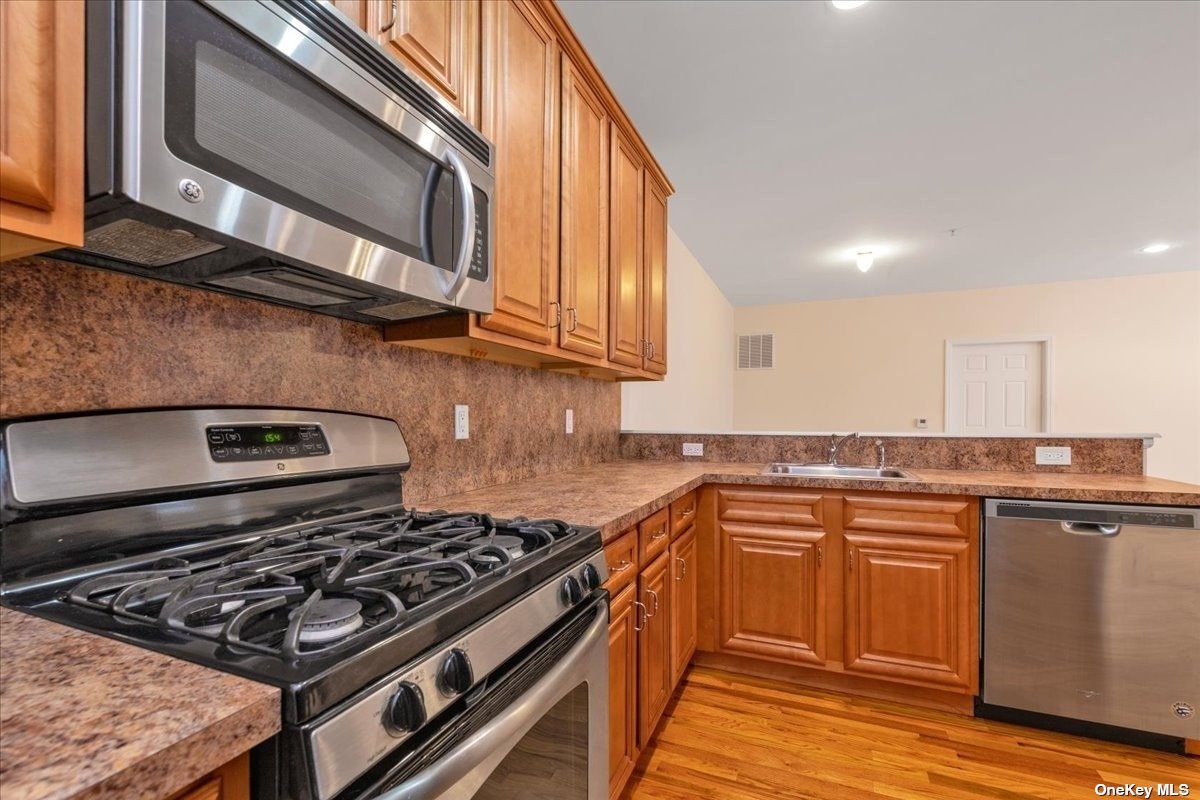 Photo 8 of 22 of 301 Lennox Drive 301 co-op property