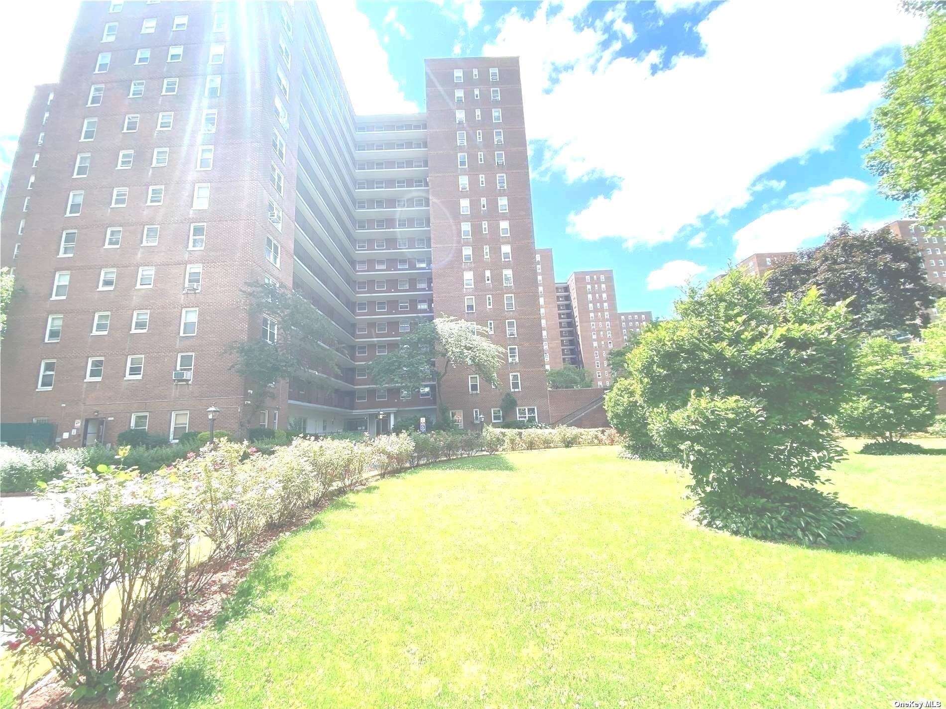 9820 62nd Drive 7K, Rego Park, Queens, NY - 2 Bedrooms  
1 Bathrooms  
6 Rooms - 