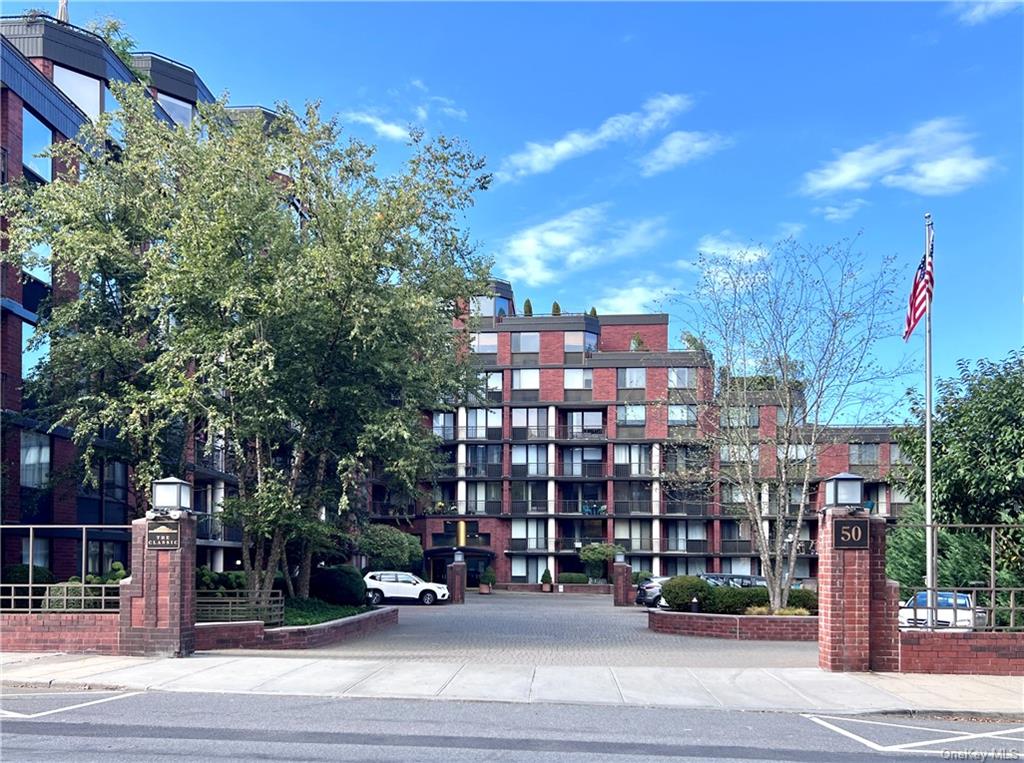 Rental Property at 50 E Hartsdale Avenue 1M, Hartsdale, New York - Bedrooms: 2 
Bathrooms: 2 
Rooms: 5  - $3,700 MO.